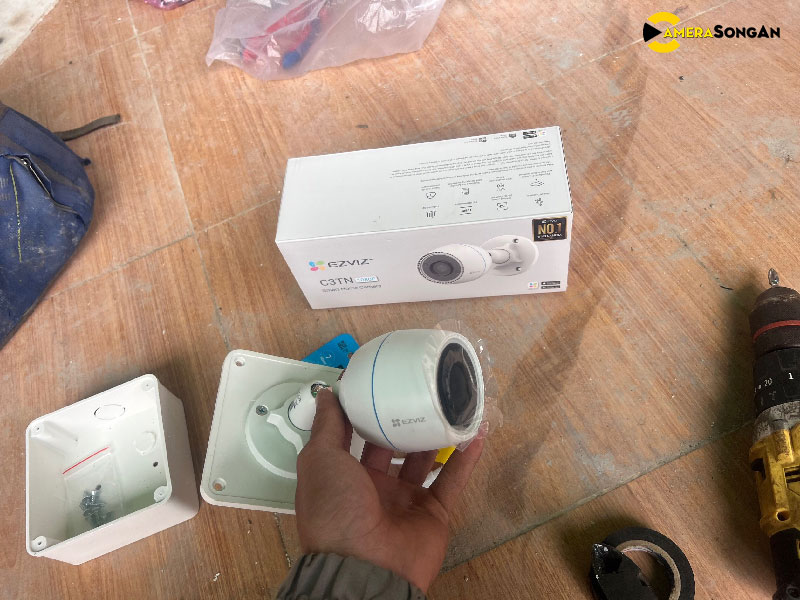thi-cong-va-lap-dat-cong-trinh-camera-nha-anh-thap-tai-loc-nga-camerasongan-2